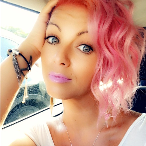 Meet your Posher, Aurelie - Picture 1 of 1